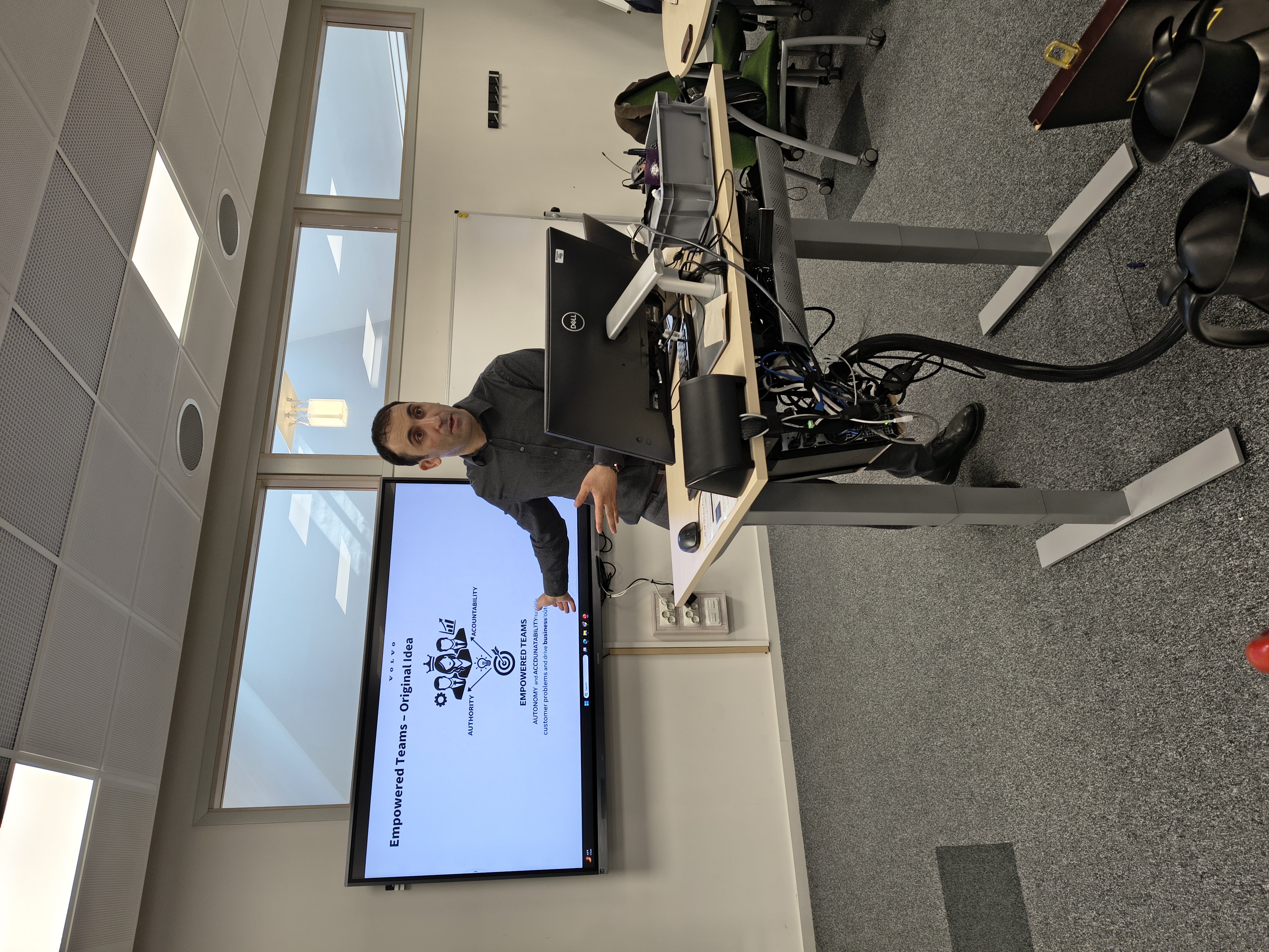 Vard Antinyan at the presenter station
